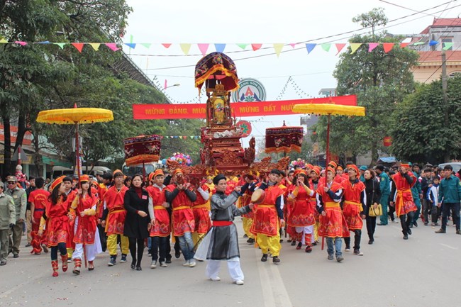 Trẩy hội ngày xuân