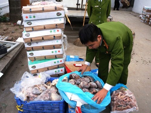 Quyết liệt ngăn chặn tình trạng buôn bán nội tạng bẩn. (13/01/2016)