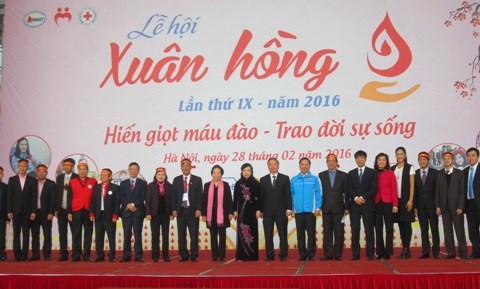 Lễ hội Xuân Hồng 2016 chính thức được phát động với kỳ vọng thu được 8000 đơn vị máu phục vụ nhu cầu cấp cứu điều trị tại hơn 150 bệnh viện. (Thời sự chiều 28/02/2016)